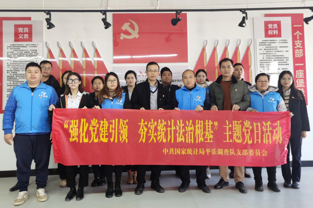 宪法宣传进企业，，，，，，，法治护航促发展.jpg